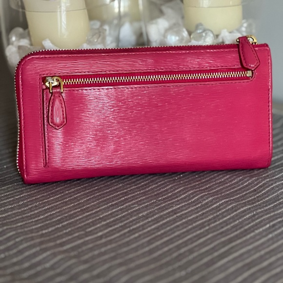 Prada Long Zippy Wallet Pink Like New with Gold hardware + unbranded dust bag - Picture 3 of 10